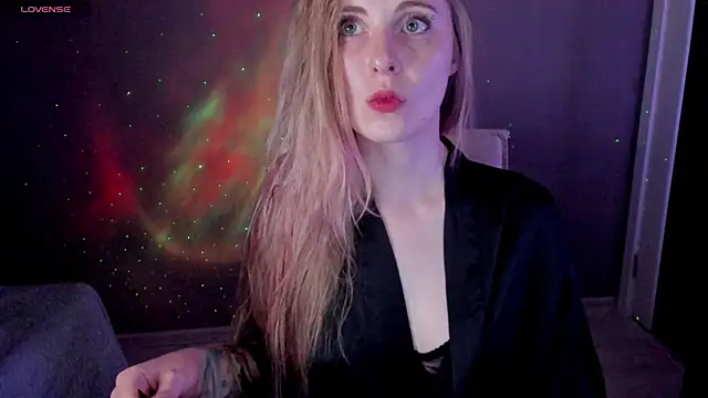 Snapshot of Aqualen chatting on 9, 11, 2025 Aqualen online show from 9, 11, 2025