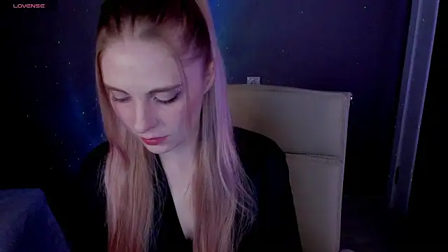 Snapshot of Aqualen chatting on 11, 11, 2025 Aqualen online show from 11, 11, 2025