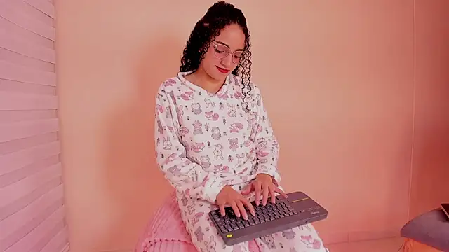 DAHLIA BROWNIE online show from 8, 11, 2025