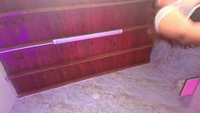 jones maddy  online show from 30, 10, 2025