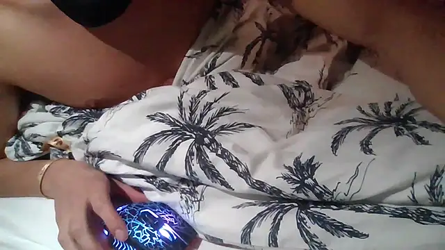 spuitbeer0 online show from 25, 10, 2025