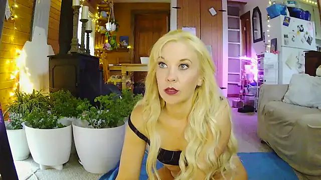 lyra rose online show from 16, 4, 2026