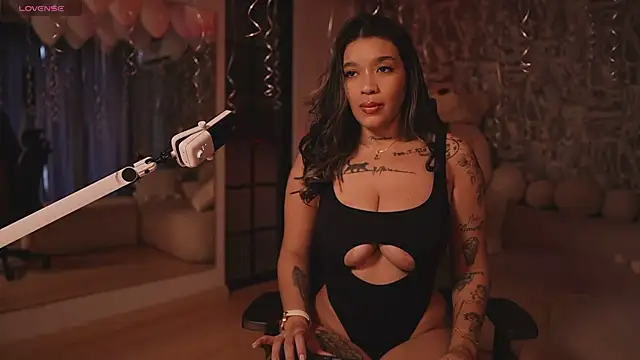 HannahW  online show from 24, 10, 2025