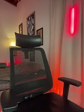 Snapshot of HannahW_ chatting on 10, 2, 2026 HannahW online show from 10, 2, 2026