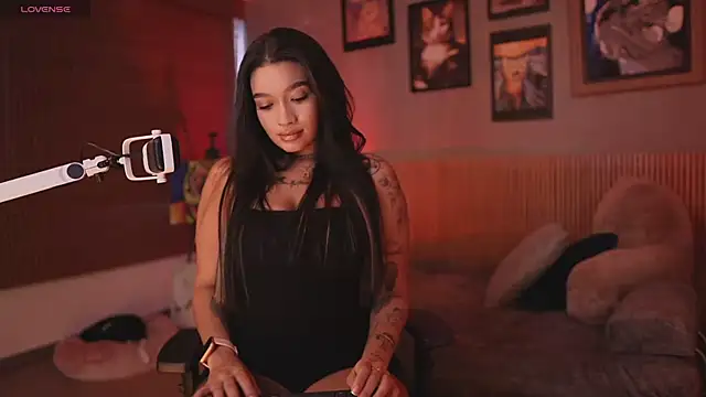 HannahW  online show from 17, 3, 2025