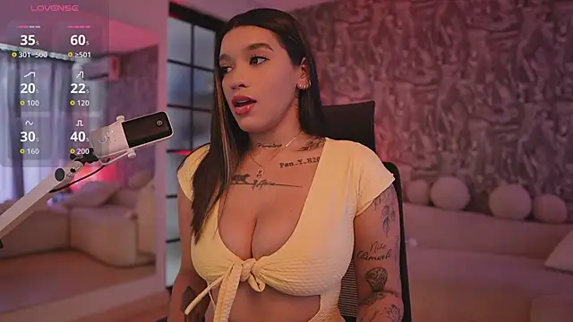 HannahW  online show from 10, 9, 2025