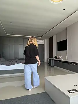 Snapshot of Nura_n_Sarah chatting on 25, 9, 2025 Nura n Sarah online show from 25, 9, 2025