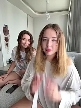 Snapshot of Nura_n_Sarah chatting on 5, 10, 2025 Nura n Sarah online show from 5, 10, 2025