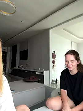 Snapshot of Nura_n_Sarah chatting on 28, 9, 2025 Nura n Sarah online show from 28, 9, 2025