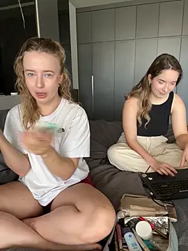 Snapshot of Nura_n_Sarah chatting on 17, 9, 2025 Nura n Sarah online show from 17, 9, 2025