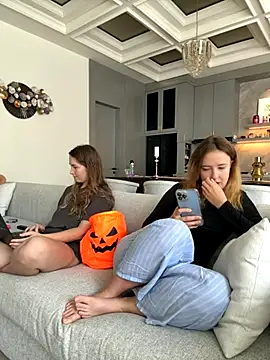 Snapshot of Nura_n_Sarah chatting on 30, 10, 2025 Nura n Sarah online show from 30, 10, 2025