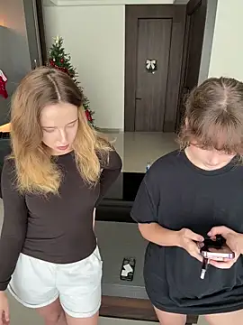 Snapshot of Nura_n_Sarah chatting on 5, 2, 2026 Nura n Sarah online show from 5, 2, 2026