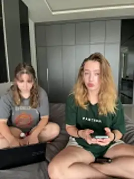 Nura n Sarah online show from 14, 12, 2025