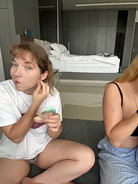 Snapshot of Nura_n_Sarah chatting on 8, 11, 2025 Nura n Sarah online show from 8, 11, 2025