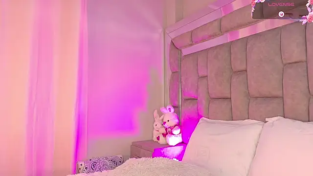 smiling  girl2 online show from 19, 10, 2025