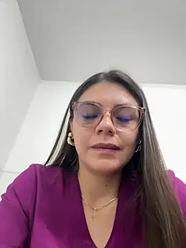 alicee16 online show from 4, 1, 2025