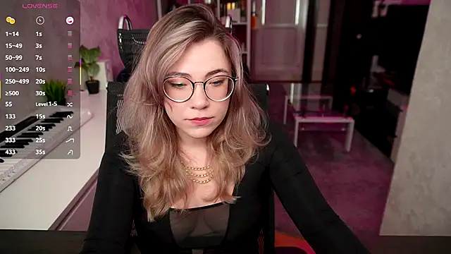 RemyCute online show from 4, 10, 2025