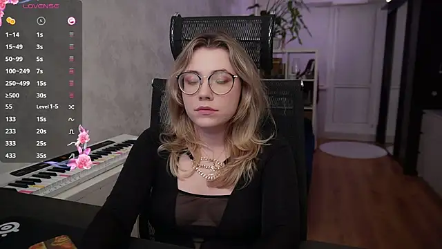 RemyCute online show from 30, 1, 2025