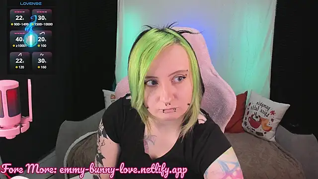 Snapshot of EmmyBunny chatting on 2, 12, 2025 EmmyBunny online show from 2, 12, 2025