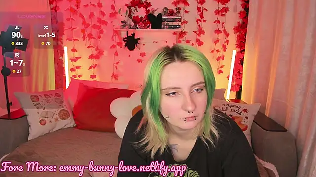Snapshot of EmmyBunny chatting on 28, 9, 2025 EmmyBunny online show from 28, 9, 2025