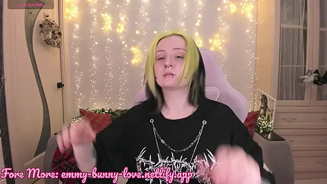 Snapshot of EmmyBunny chatting on 8, 1, 2026 EmmyBunny online show from 8, 1, 2026