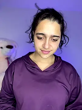 Alicia Ruiz online show from 5, 11, 2025