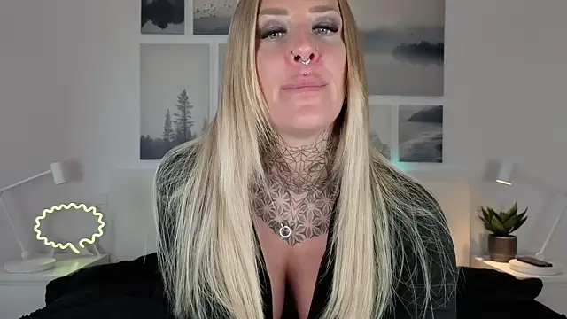 Snapshot of Lara-CumKitten chatting on 20, 2, 2025 Lara-CumKitten online show from 20, 2, 2025