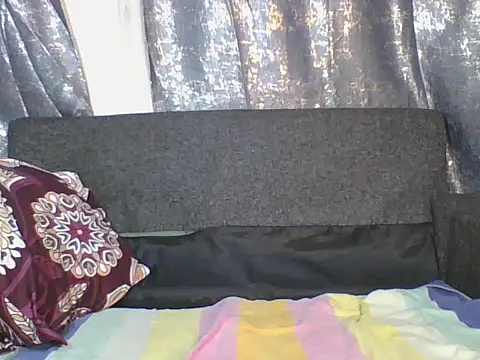 Snapshot of SilentQueen93 chatting on 29, 11, 2025 SilentQueen93 online show from 29, 11, 2025