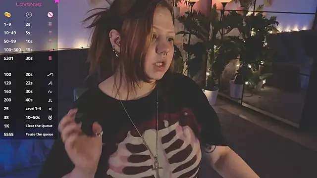 Snapshot of bitchofsun_ chatting on 8, 7, 2026 bitchofsun online show from 8, 7, 2026
