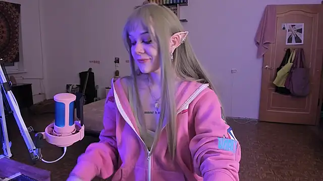 cyber whore  online show from 15, 10, 2025