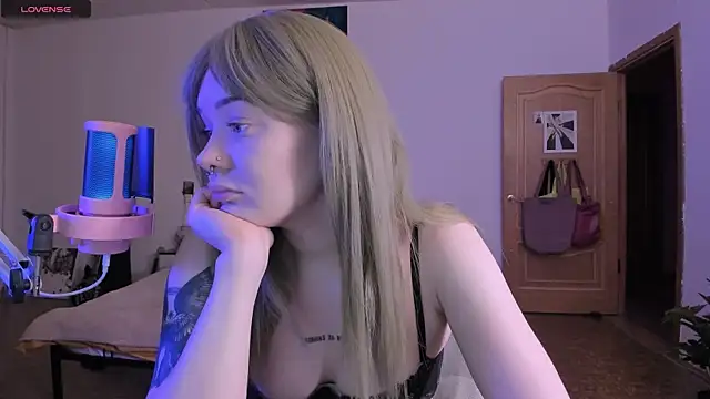 cyber whore  online show from 13, 11, 2025