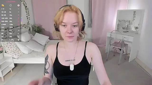 cyber whore  online show from 15, 4, 2026