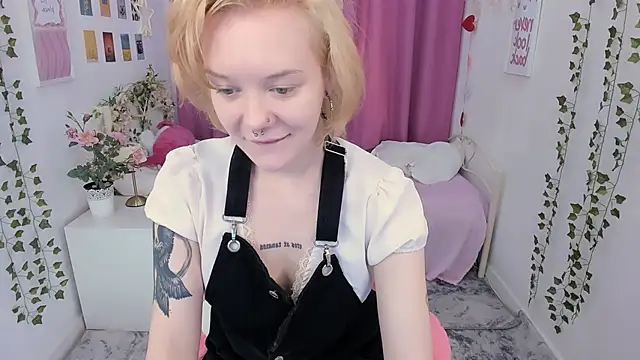 cyber whore  online show from 29, 4, 2026