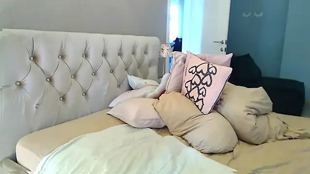 MissSiona online show from 6, 10, 2025