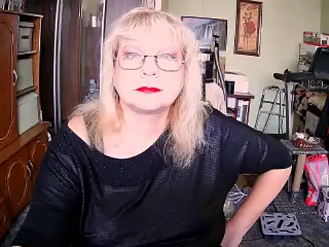 LOLA8888 online show from 28, 9, 2025