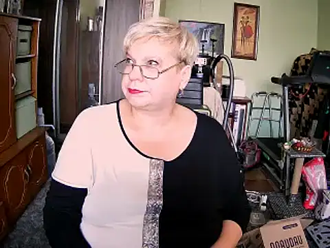 LOLA8888 online show from 5, 10, 2025