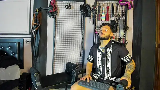 Twisted Fantasy online show from 15, 12, 2025