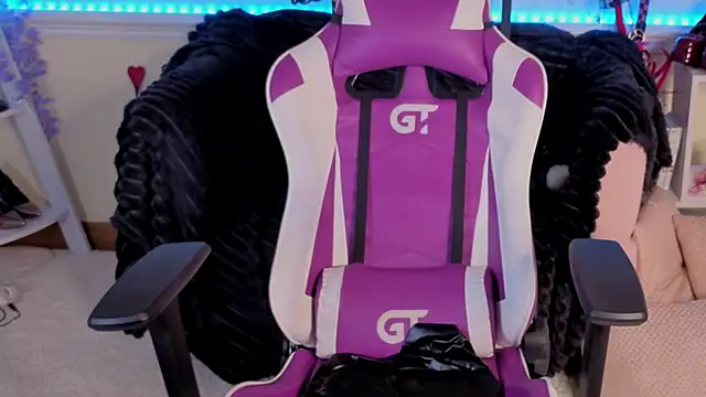 EvaTyrell online show from 17, 10, 2025