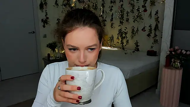 MiracleCurly online show from 8, 4, 2026