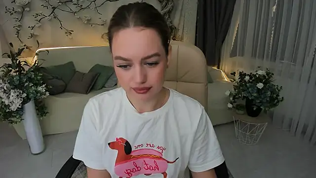 MiracleCurly online show from 9, 11, 2025