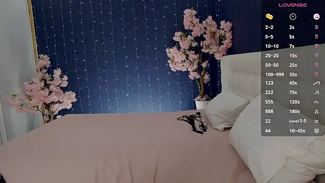 Snapshot of -Mirror-Girl- chatting on 11, 10, 2025 -Mirror-Girl- online show from 11, 10, 2025