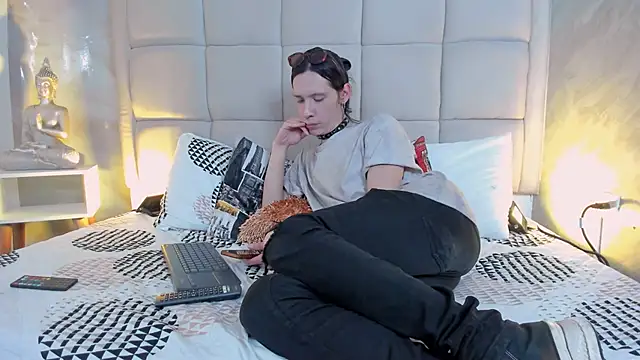 Hecatee 77 online show from 19, 12, 2025