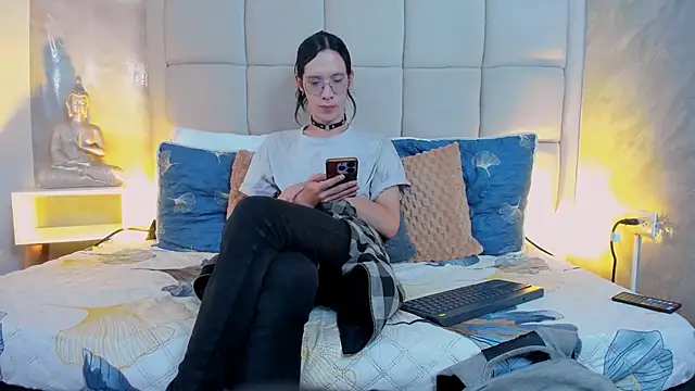 Hecatee 77 online show from 9, 10, 2025