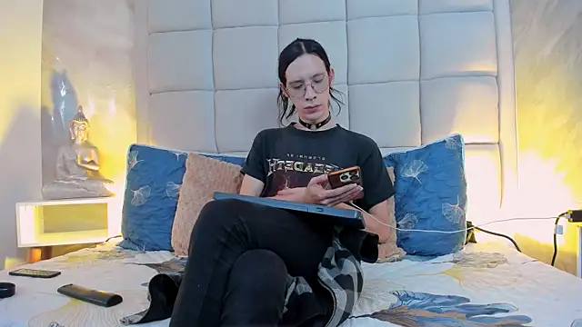 Hecatee 77 online show from 5, 10, 2025