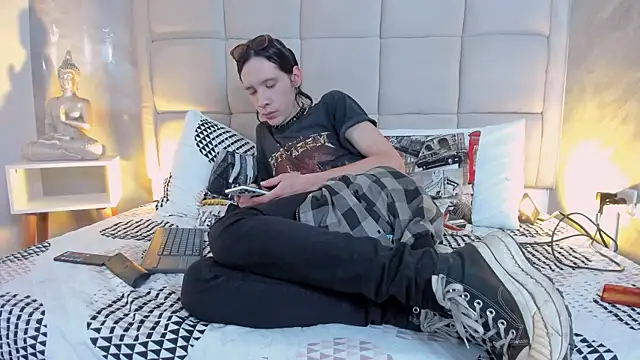 Hecatee 77 online show from 18, 12, 2025