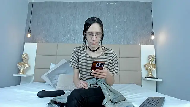 Hecatee 77 online show from 13, 3, 2026