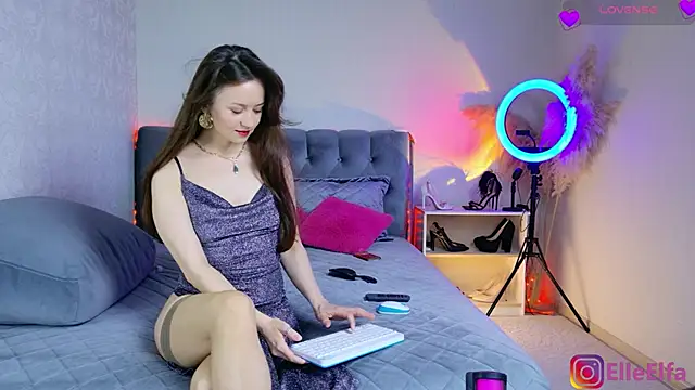 Elfaelle online show from 28, 9, 2025