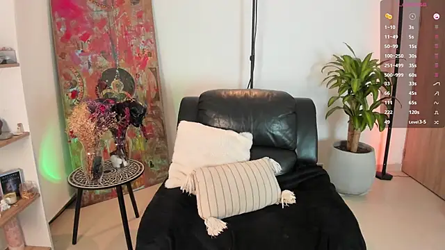 Snapshot of ninaa_sky chatting on 6, 10, 2025 ninaa sky online show from 6, 10, 2025