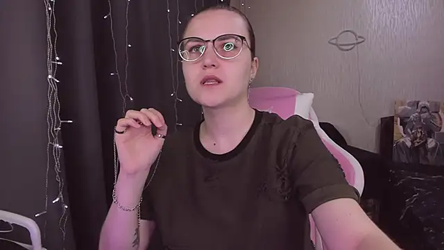 MissBrightShine online show from 22, 10, 2025