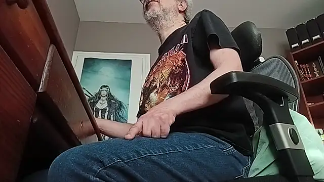 Mandra is a whore online show from 12, 11, 2025